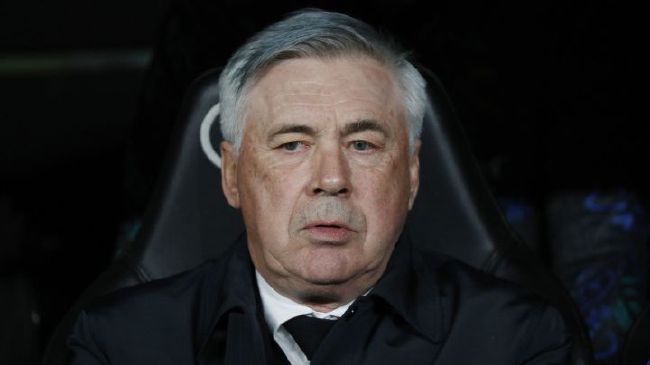 强行挺进白丝老师里呻吟